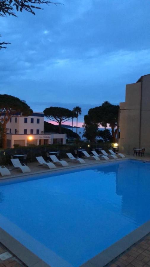 Hotel Madame Mere Saint-Florent  Buitenkant foto