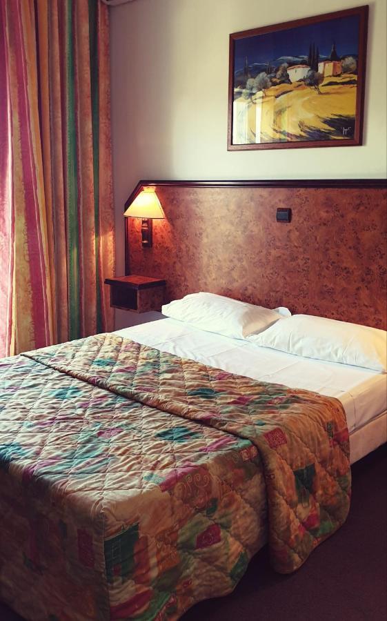 Hotel Madame Mere Saint-Florent  Buitenkant foto