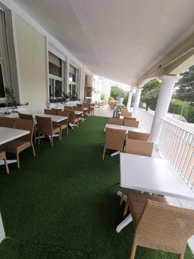 Hotel Madame Mere Saint-Florent  Buitenkant foto